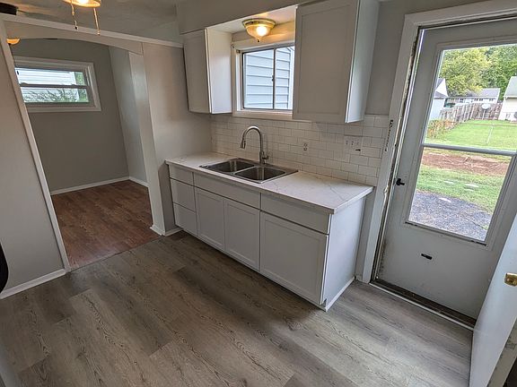4th image of 4815 Raven Rd
