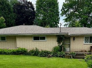 7 Teaberry Dr, Chester, WV 26034