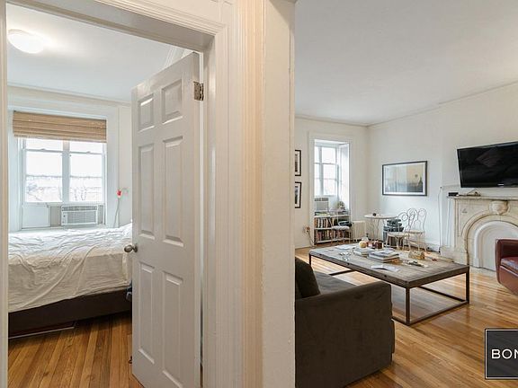 5th image of 43 W 9th St APT 4F