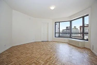 Rented by Siderow Residential Group