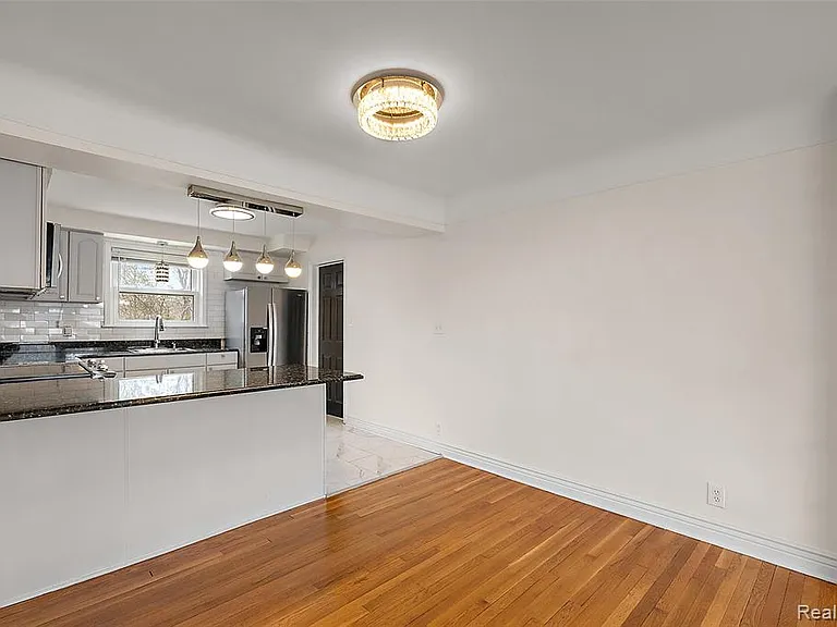 2046 Yorkshire Rd — Photo 17
