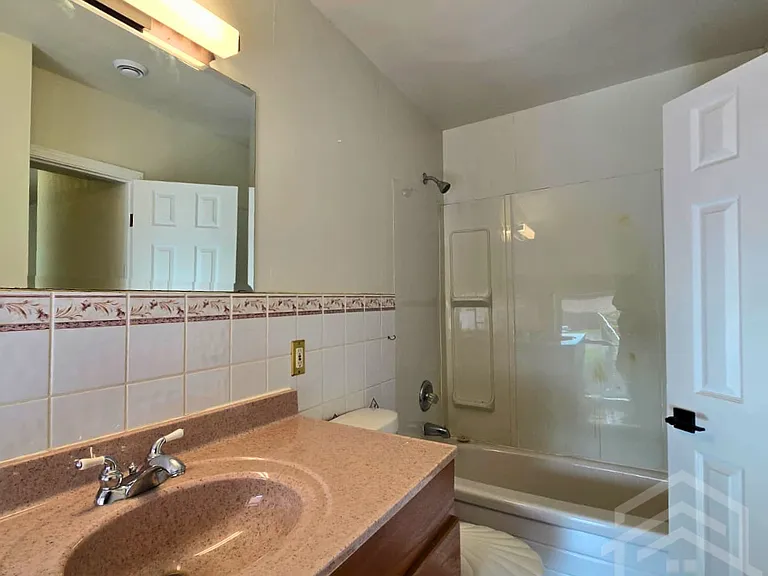 545482 Pattullo Ave #1 — Photo 5
