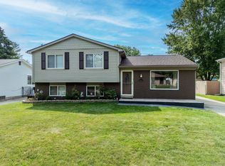 14872 Westpoint Dr, Sterling Heights, MI