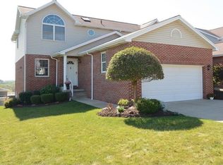 106 E Country Barn Rd, Houston, PA 15342