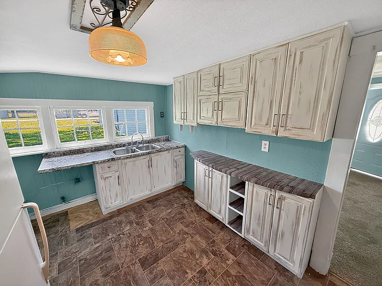 216 Rollins St — Photo 12