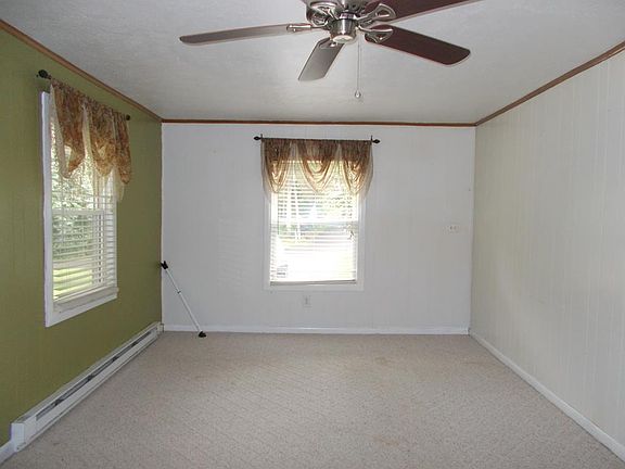 3rd image of 202 Collinwood Dr