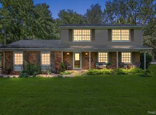 144 Oaklane Dr, Rochester Hills, MI 48306