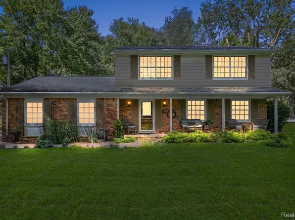 144 Oaklane Dr, Rochester Hills, MI 48306