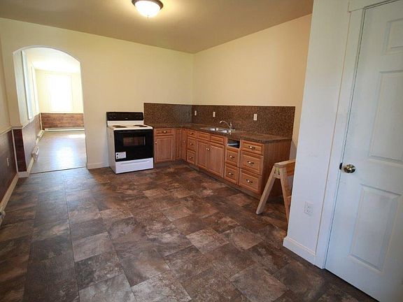 3rd image of 118 Manor Ave