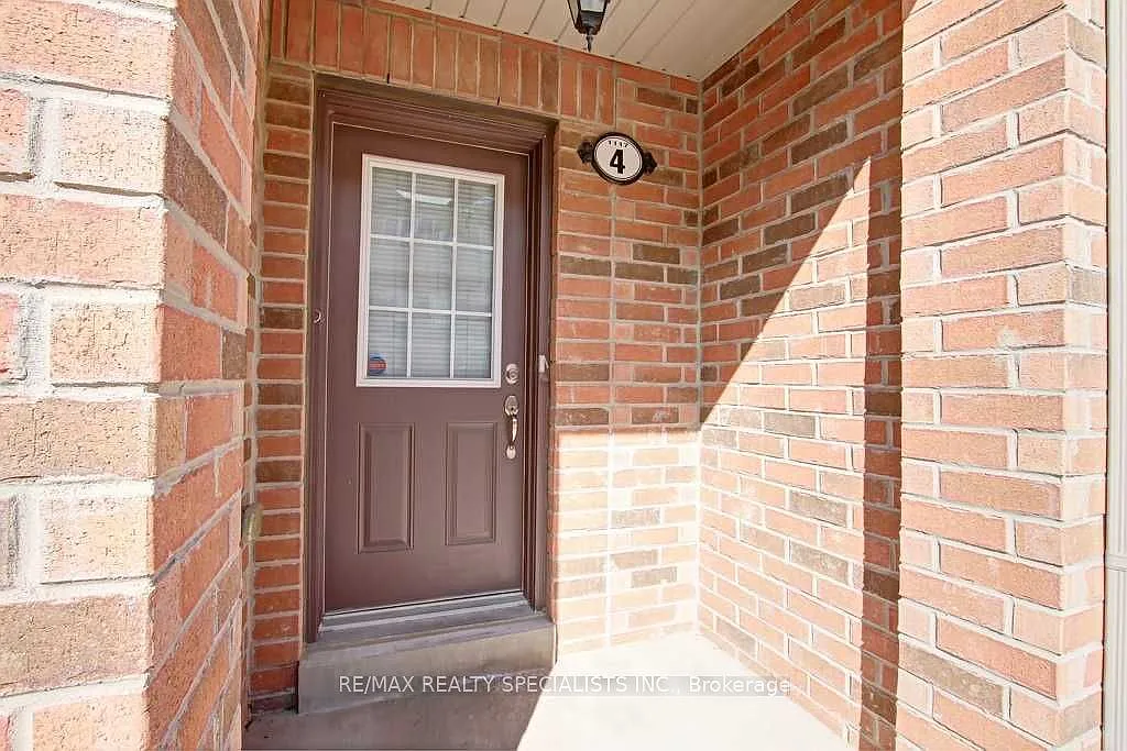 4 bed, $3,900 — Photo 2