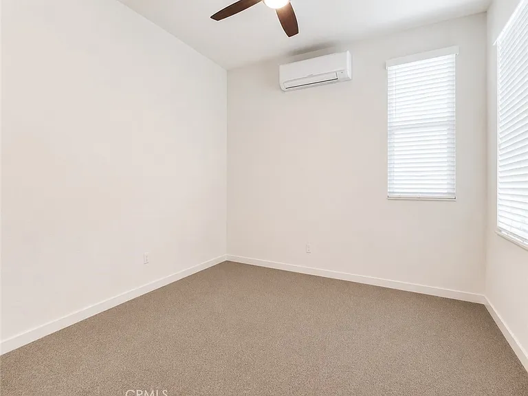 219 Carmine — Photo 7
