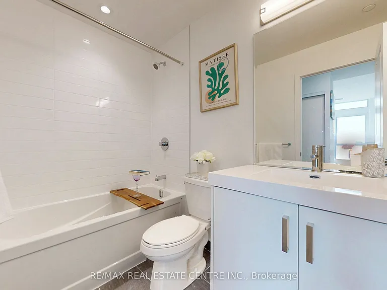 1010 Dundas St E #Penthouse 12 — Photo 24