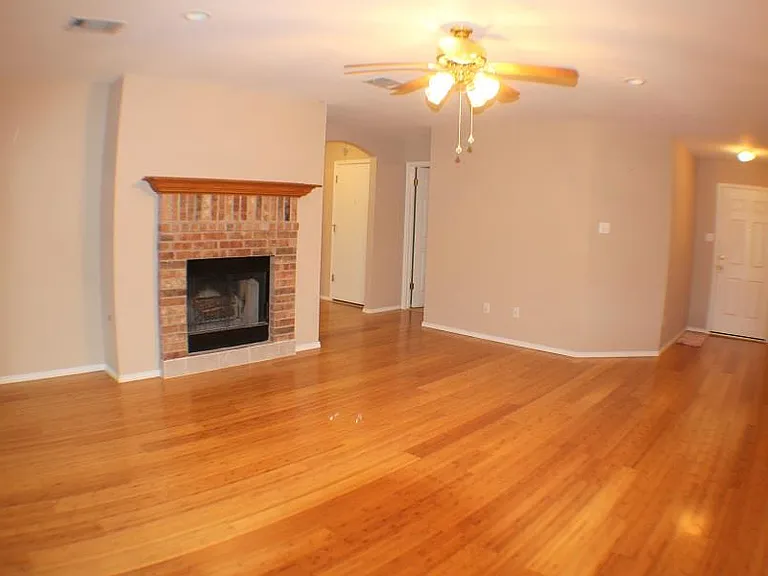 12321 Kilmartin Ln — Photo 2