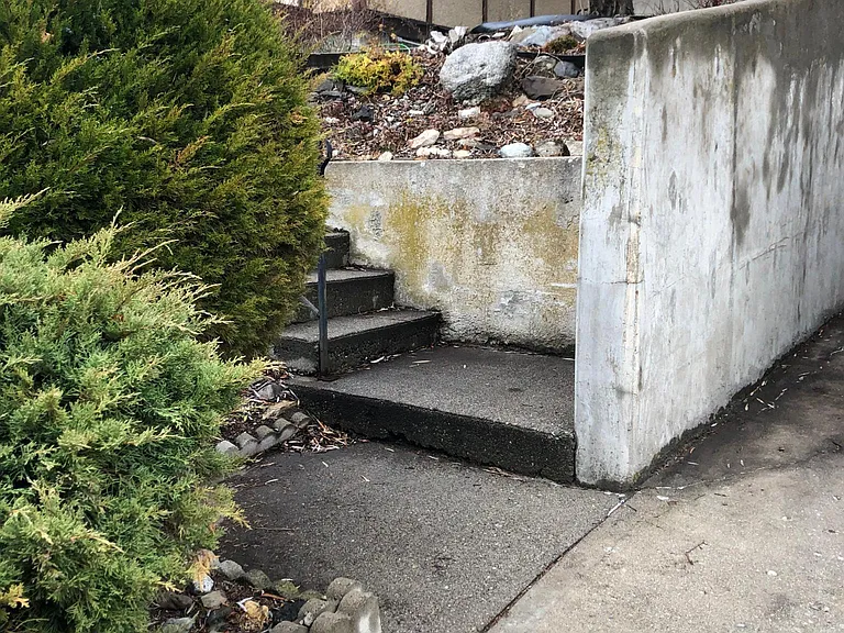 136 W Cora Ave — Photo 4