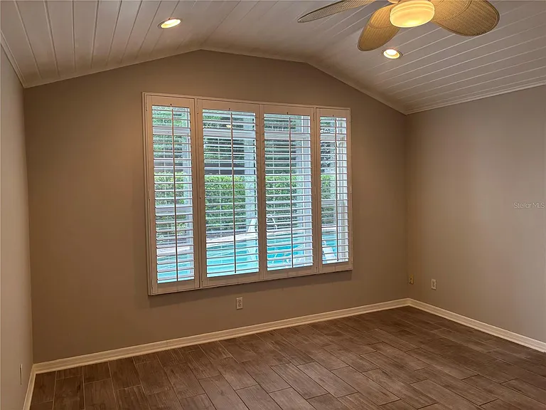 105 E Cottesmore Cir — Photo 14
