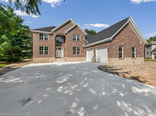 3258 Shorewood Ave, Fort Gratiot, MI 48059