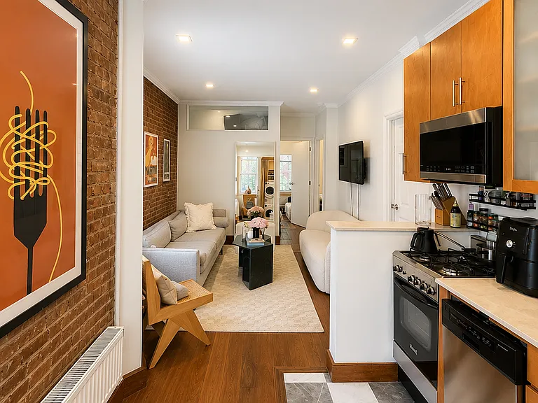 253 Elizabeth St #3F — Photo 6