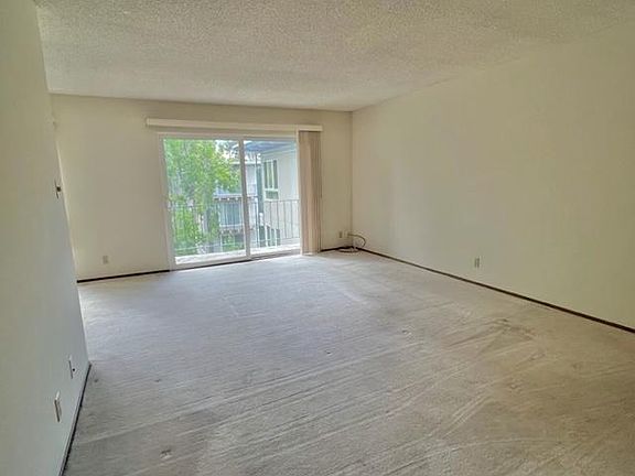 4th image of 821 N Humboldt St APT 403