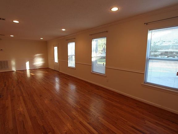 3rd image of 6534 Sivley St