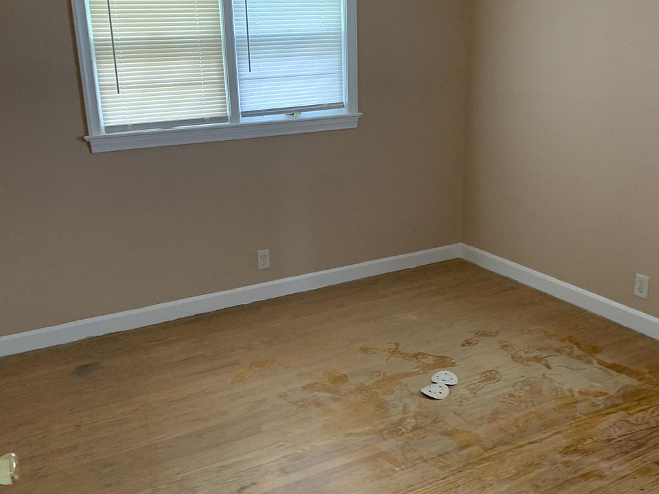 2nd image of 806 Dresden Ave