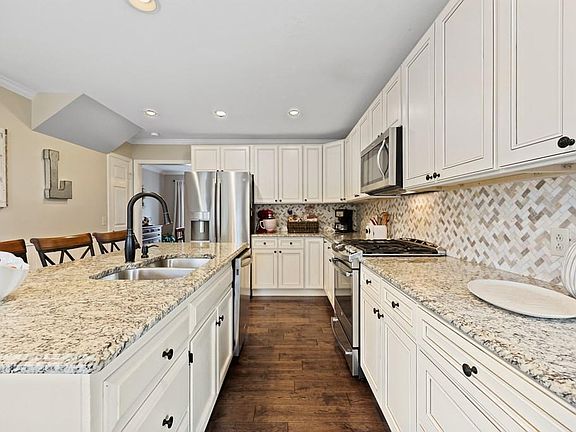 4th image of 420 Andover Ct