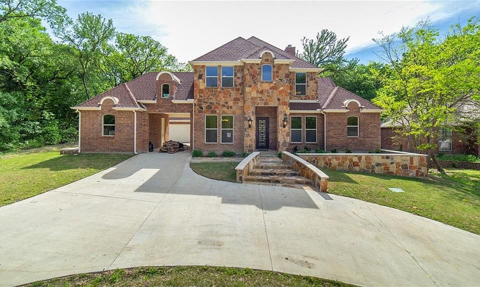 1st image of 2402 Valley View Dr