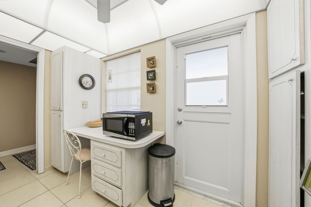 3100 N Palm Aire Drive #208, photo 5