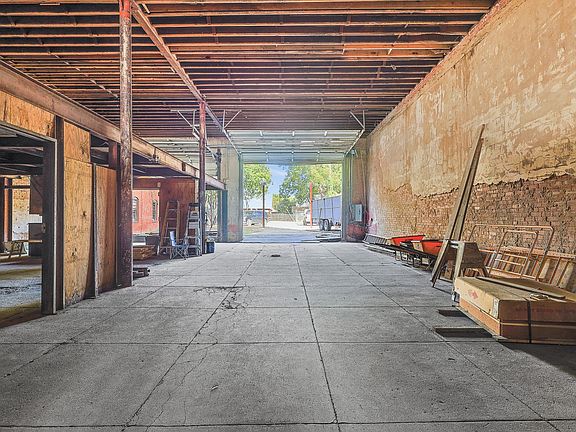 5th image of 125 S Waco St #2