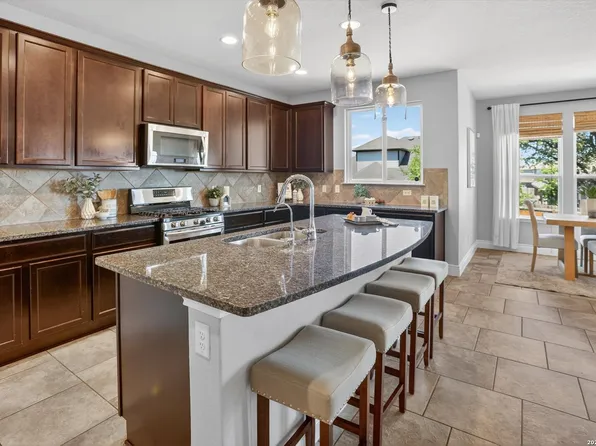 7407 Valle Msn, Boerne, TX 78015