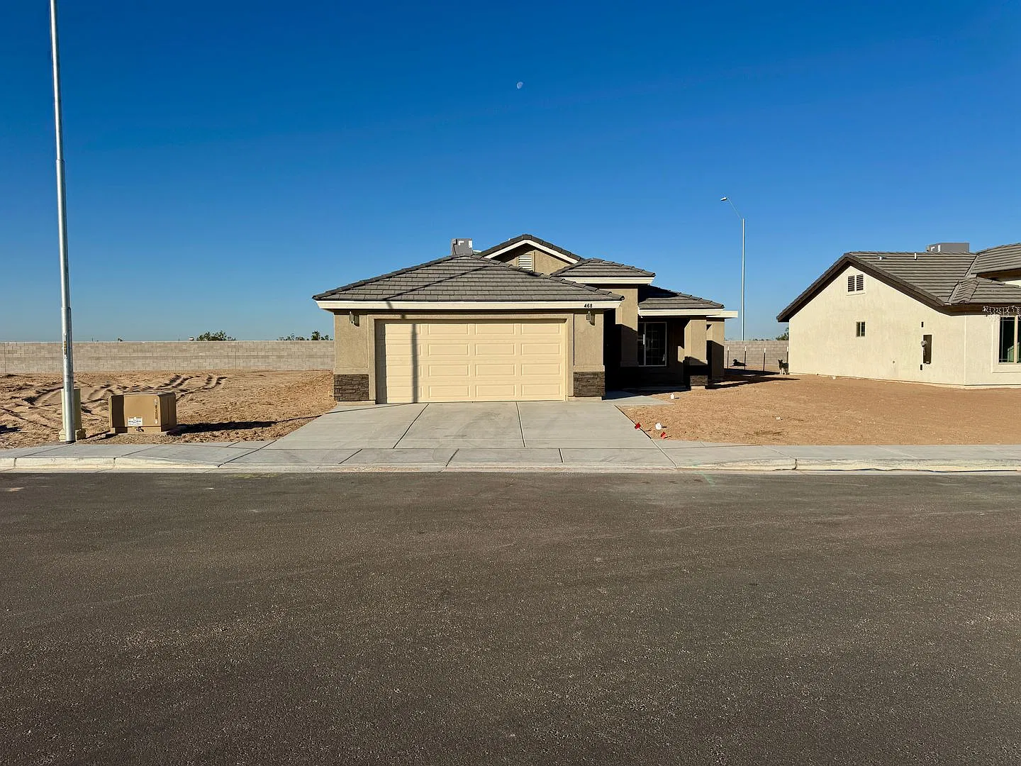 Newer Four Bedroom Three Bath Home in San Luis AZ. — Photo 1