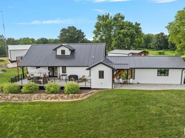 6813 Wesley Chapel Rd, Chatham, IL 62629