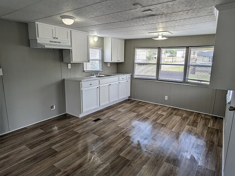 154 Callaway Ln — Photo 12