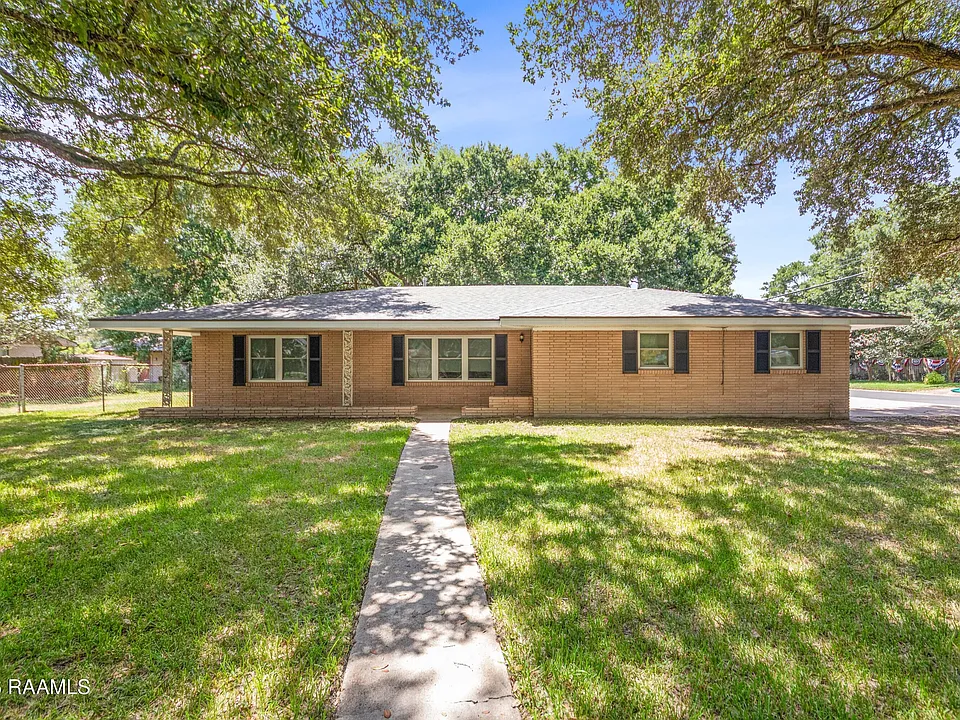 200 Stephanie Ave
