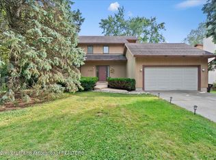 1431 Fairoaks Ct, East Lansing, MI 48823