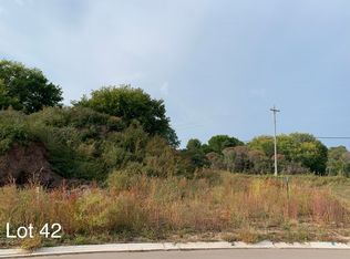 1700 Bobby Jones Dr #42, De Pere, WI 54115