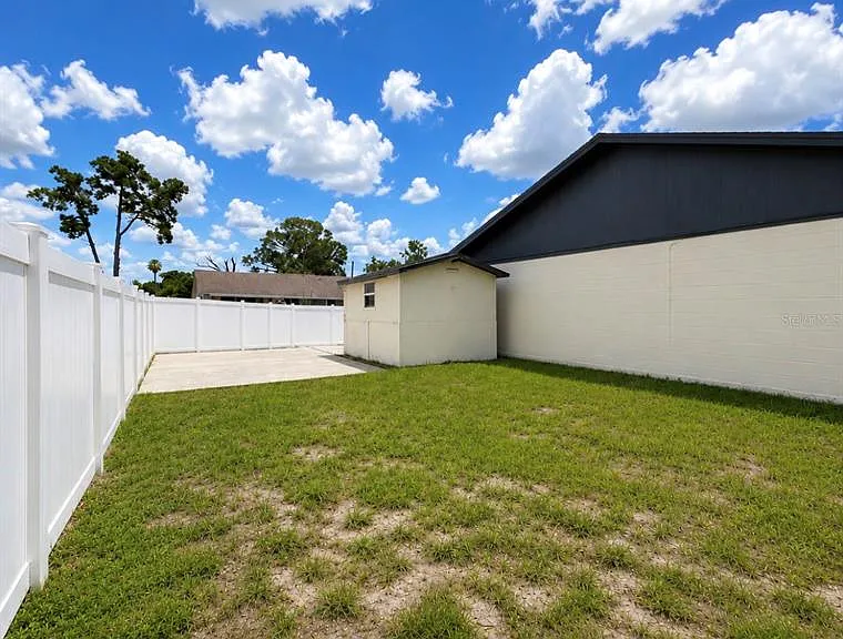 8541 Briar Grove Cir — Photo 37