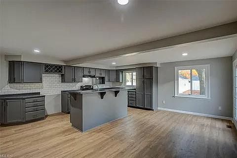 3rd image of 1215 Monter Ave