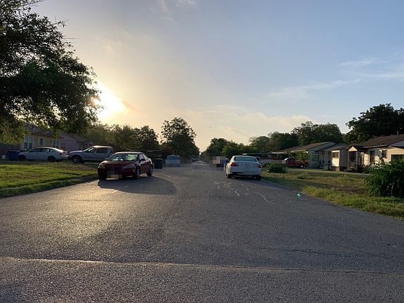 4th image of 237 Elmo Ave