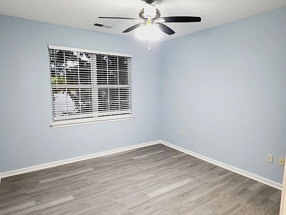 4th image of 12941 Centre Park Cir