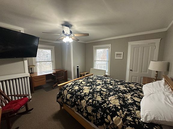 3rd image of 944 Cromwell Ave #2
