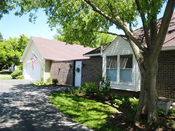 1020 Dartmouth Dr, Wheaton, IL 60189