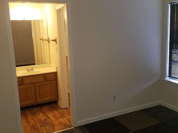 5th image of 8023 Creekwood Cir W