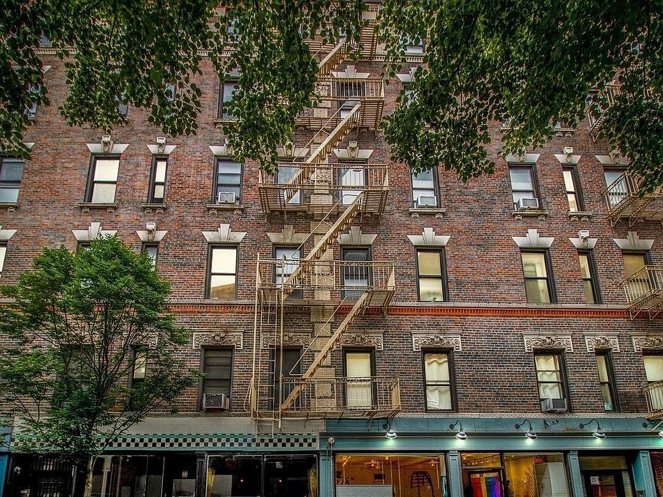 1st image of 31 Bedford St #59