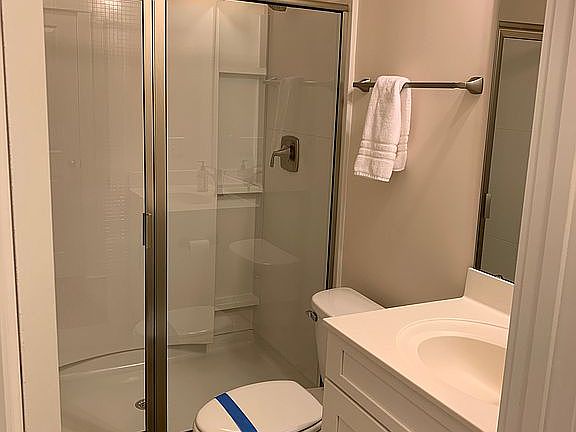 1st flr full bathroom 