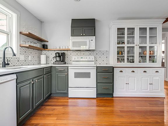 3rd image of 212 W Peach St