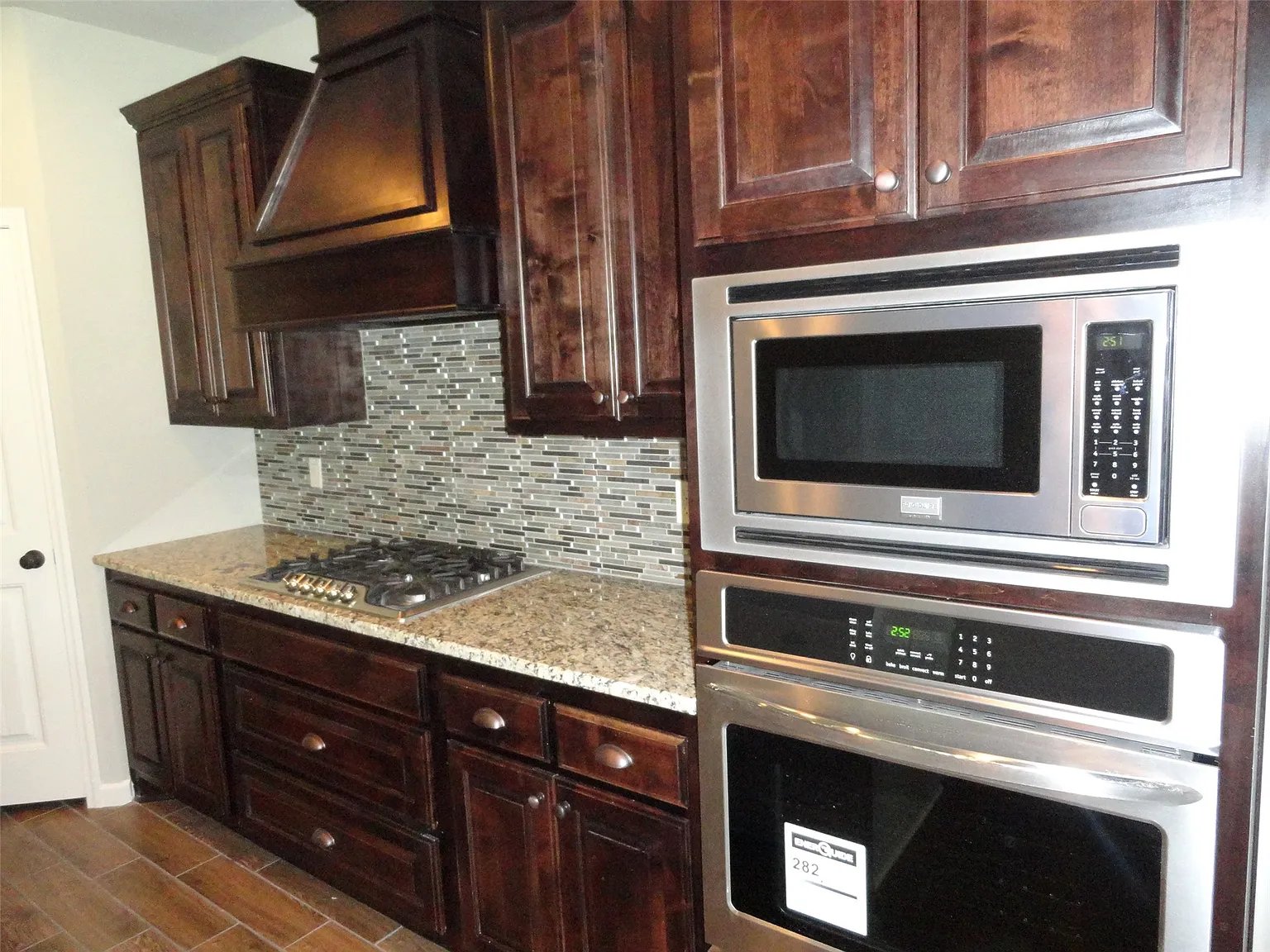 5 bed, 3.0 bath, 2421 sqft, $2,795 — Photo 4