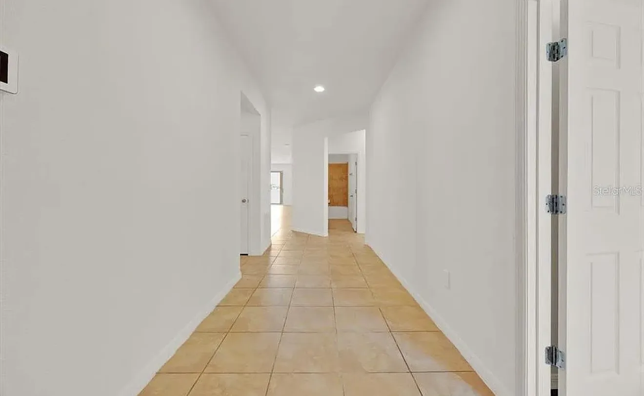 4 bed, 2144 sqft, $2,200 — Photo 3