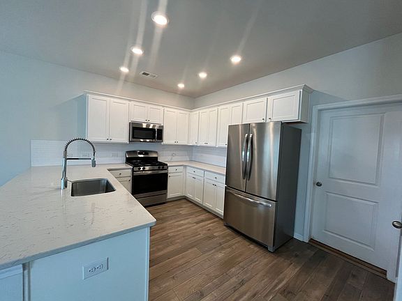 2nd image of 175 Daniels Creek Cir