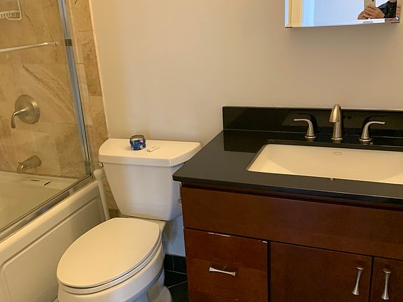 4th image of 1212 N Lasalle St #1600