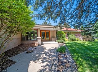 212 Woodridge Dr, Cannon Falls, MN 55009